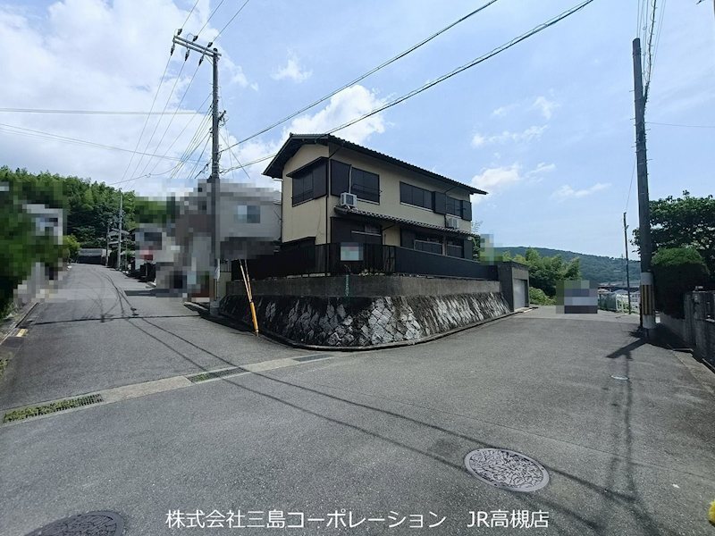 高槻市日吉台六番町　中古一戸建 現地写真（前面道路含む現地写真）