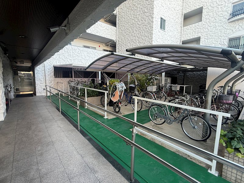 秀和南茨木レジデンス 駐輪・バイク置場