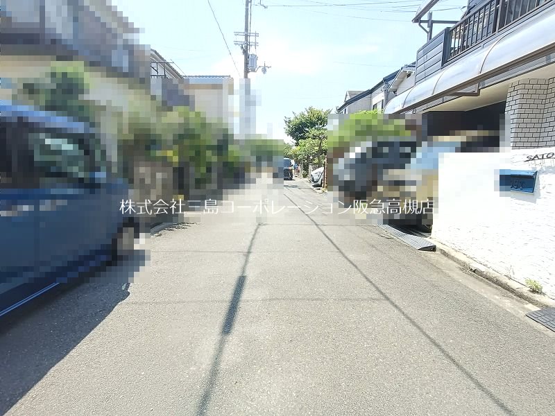 高槻市柱本６丁目　中古一戸建 現地写真（前面道路含む現地写真）