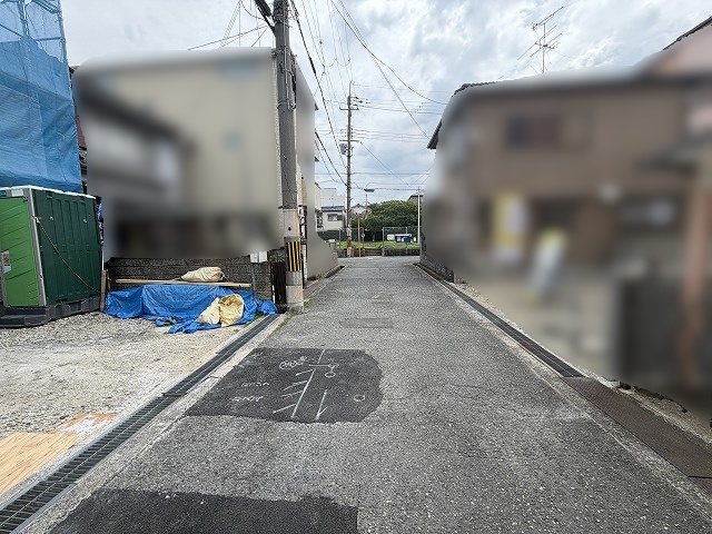 高槻市柱本6丁目　新築一戸建 前面道路含む