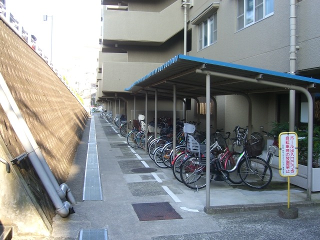 日興千里丘スカイマンションA棟 駐輪場