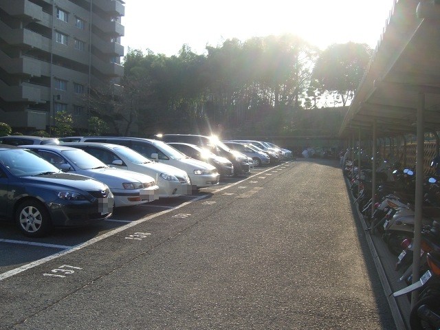 日興千里丘スカイマンションA棟 駐車場