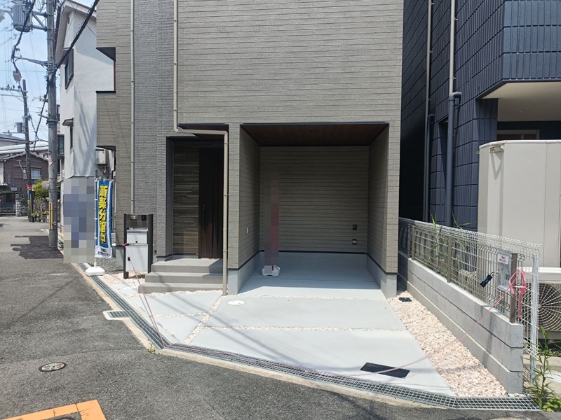 摂津市浜町　新築一戸建 現地写真（駐車場）