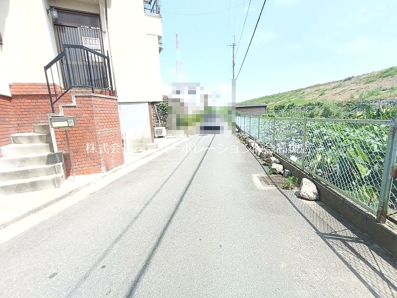 高槻市柱本１丁目　中古一戸建 現地写真（前面道路含む現地写真）