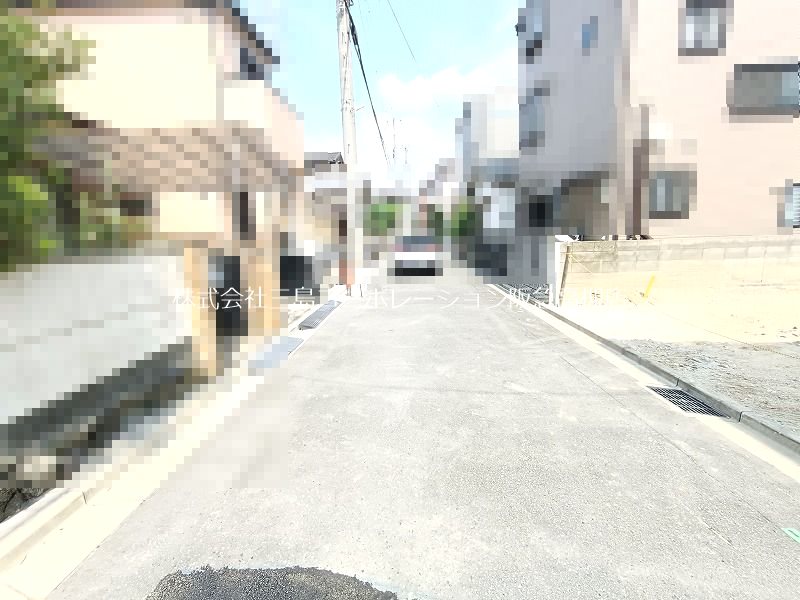 高槻市春日町　新築一戸建 現地写真（前面道路含む現地写真）