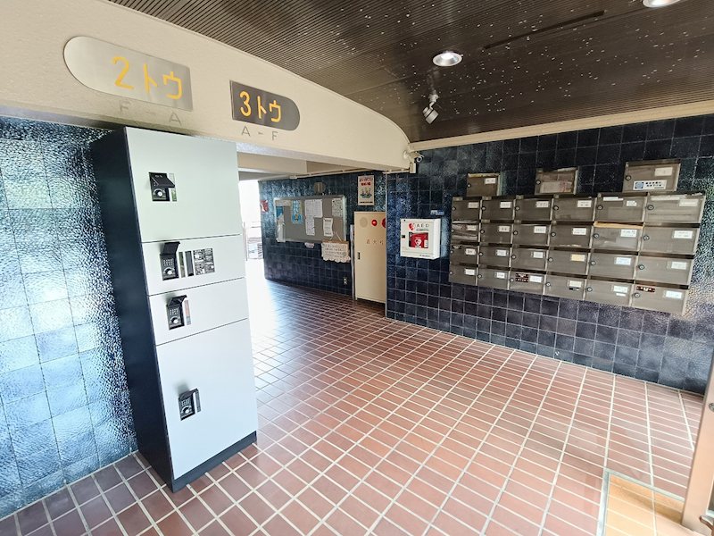 円明寺フラワーハイツ2号棟 宅配ロッカー付