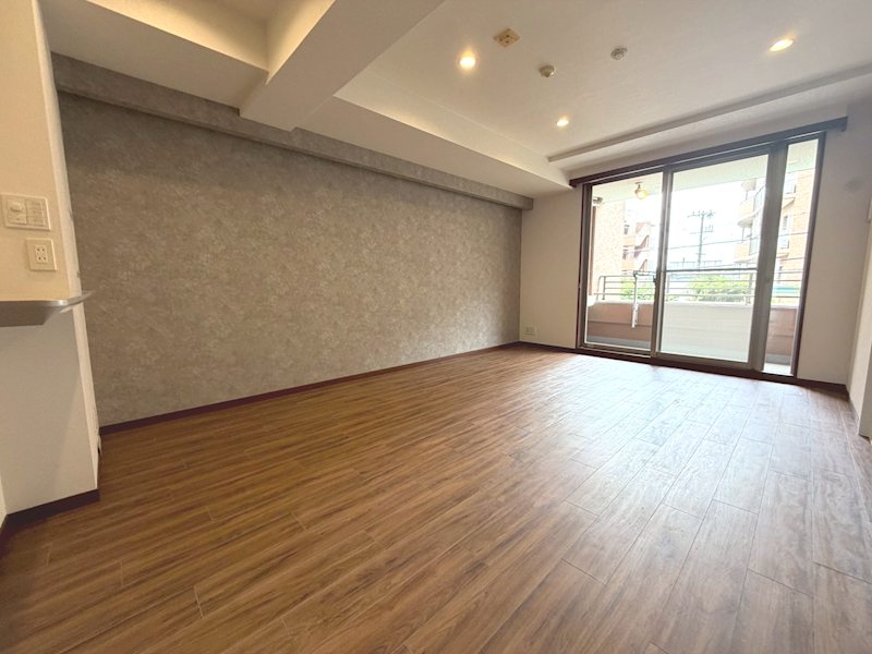 サンメゾン枚方朝日丘かえで館 南東向きバルコニーに面した明るいLDK約12.3帖