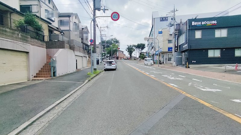 枚方市香里ケ丘10丁目　中古一戸建 歩道付きの広い前面道路で子育てファミリーも安心です。