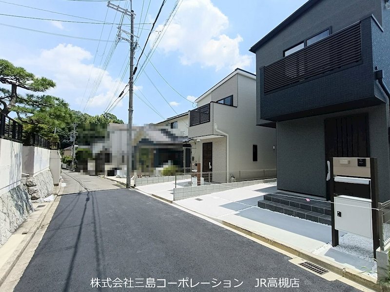 高槻市日吉台六番町　新築一戸建2号棟 現地写真（前面道路含む現地写真）