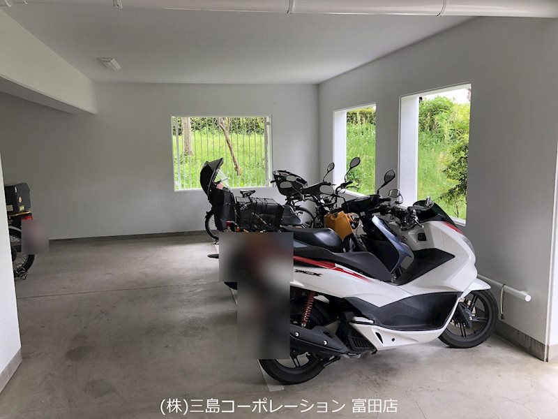 高槻阿武山二番街201号棟 バイク置き場