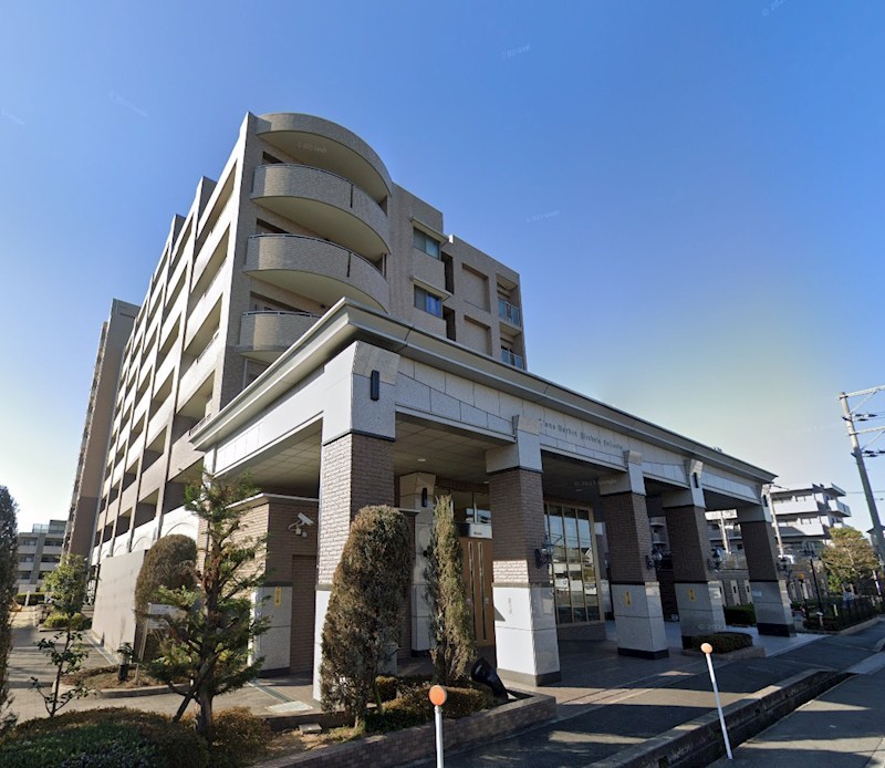 ライオンズガーデン枚方藤阪 ＪＲ藤阪駅まで徒歩13分、長尾駅まで徒歩16分　ファミリーマート徒歩1分