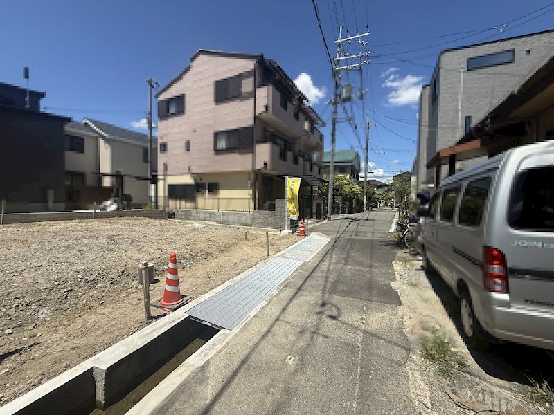 茨木市春日3丁目　売り土地 現地写真（前面道路含む現地写真）