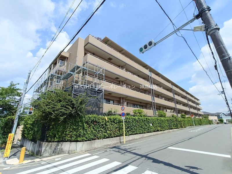 高槻日吉台アーバンコンフォート  現地外観写真（2026年9月中旬まで大規模修繕工事中です）
