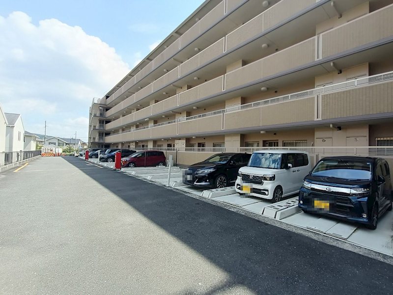 高槻日吉台アーバンコンフォート  機械式の駐車場となります