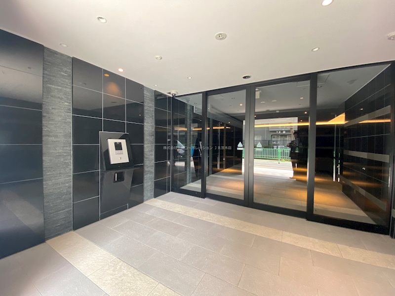 プレサンスグラン茨木弐番館 共用部写真（エントランス）
