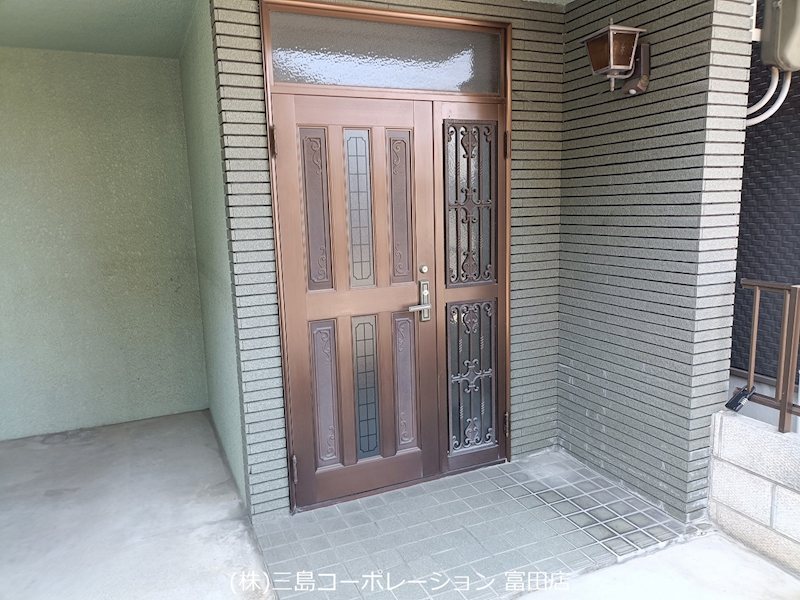 高槻市北昭和台町　中古一戸建 玄関