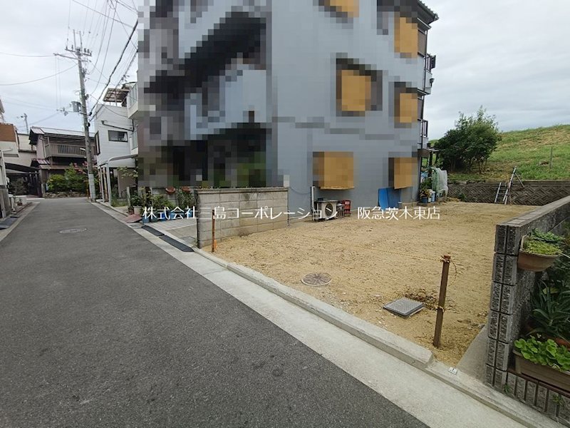 茨木市平田2丁目　売土地 現地写真（前面道路含む現地写真）