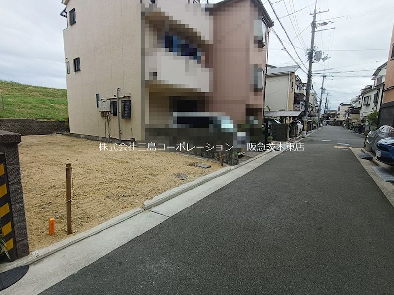 茨木市平田2丁目　売土地 現地写真（前面道路含む現地写真）