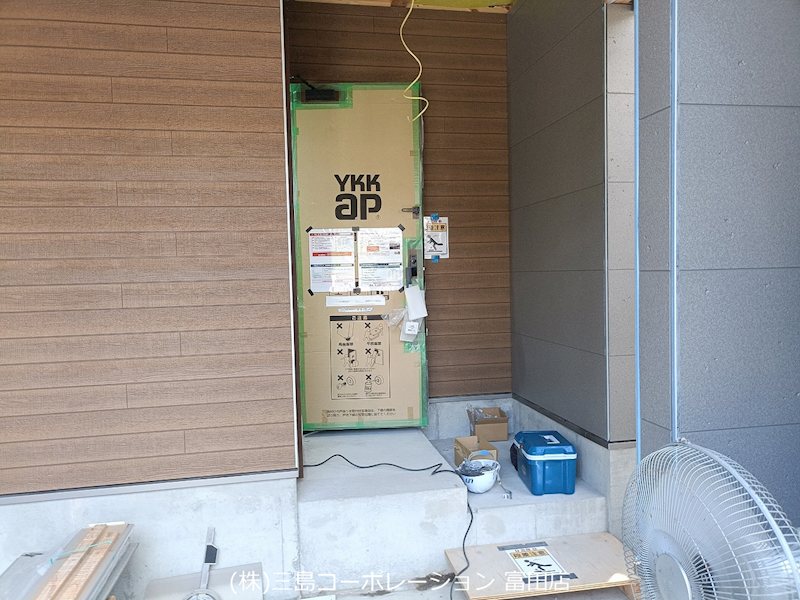 高槻市桜ケ丘北町　新築一戸建 玄関