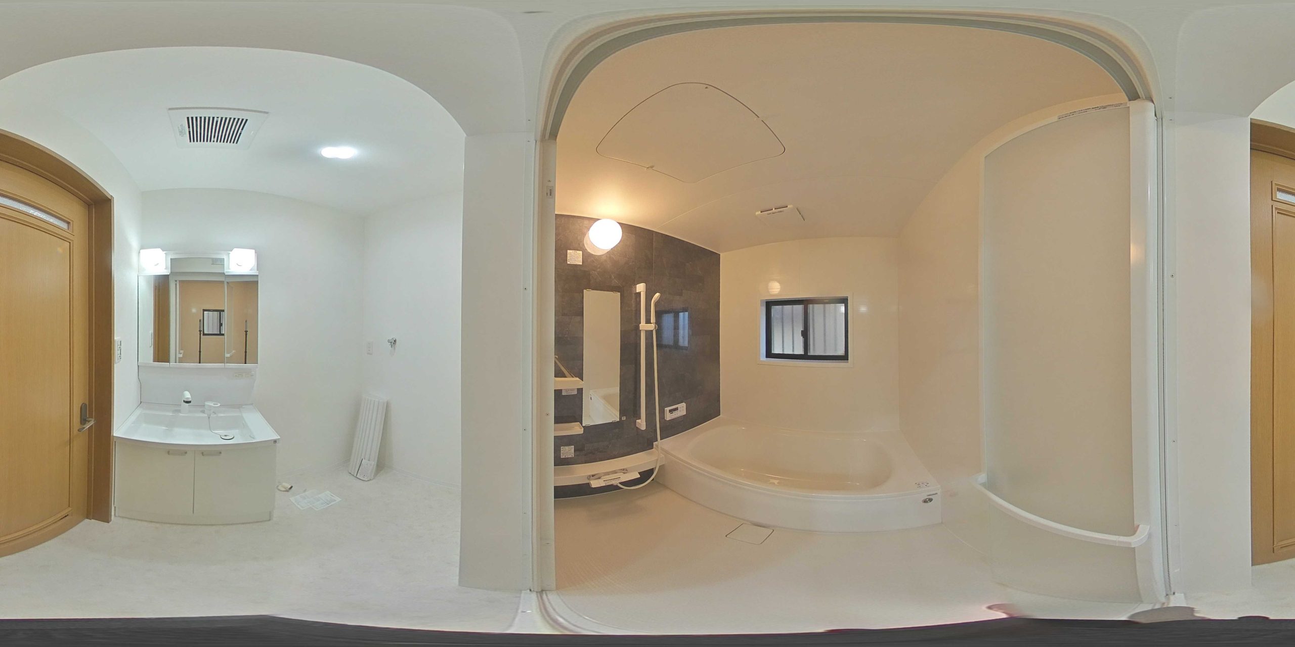 1616サイズのユニットバス　一日の疲れをゆったりと癒やしてください。三面鏡洗面化粧台新調交換