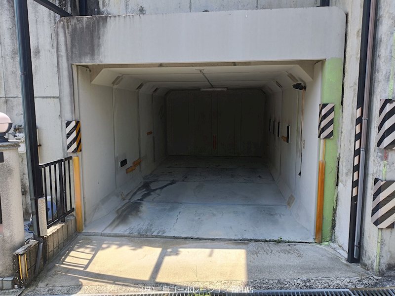高槻市奈佐原４丁目　中古一戸建 駐車場