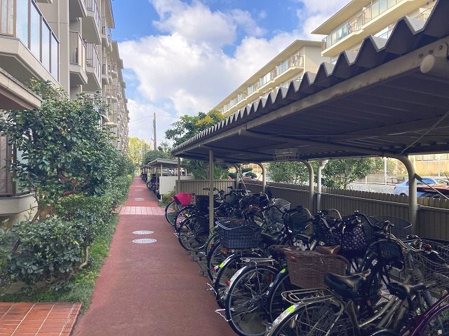 サンハイツ高槻7号館 駐輪場。