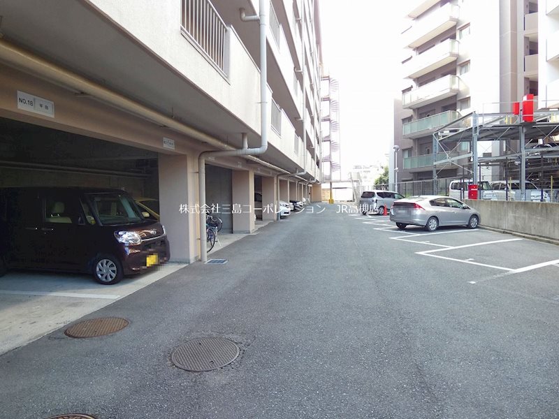 シャンティ高槻　オーナーチェンジ物件 共用部写真（駐車場）