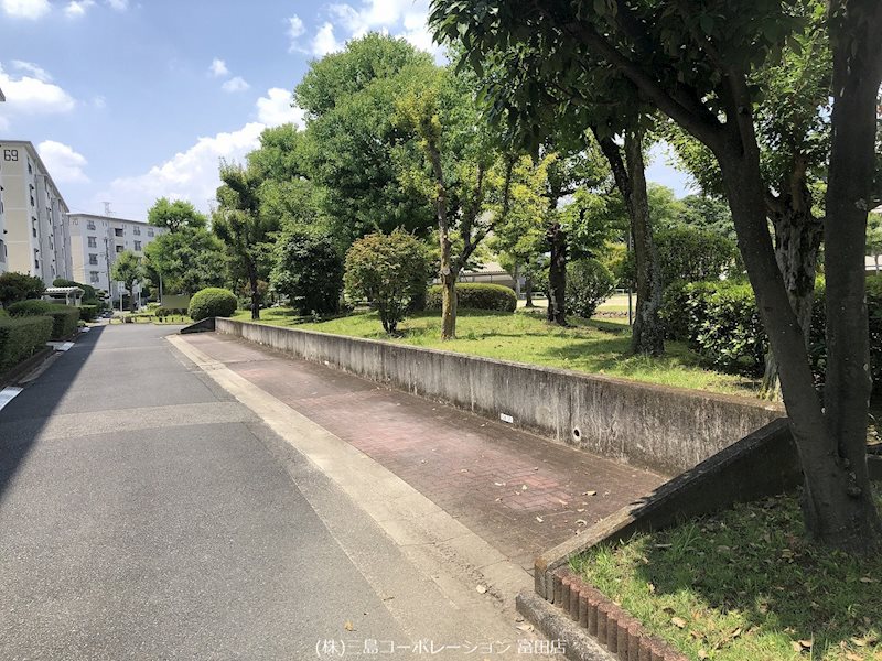 富田第二住宅65号棟  駐車場