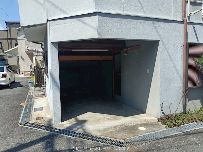 高槻市寿町２丁目　中古一戸建 駐車場