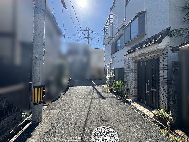 高槻市寿町２丁目　中古一戸建 前面道路