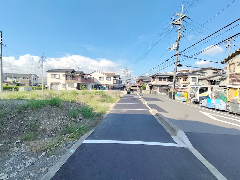 茨木市上穂積4丁目　全7区画建築条件付売土地（1号地） 東側前面道路(歩道含む)　幅員約　9.3ｍ